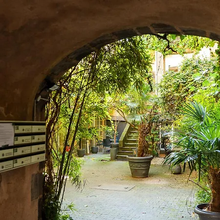 Le Petit Jardin - Pour 2 Personnes Centre Historique Apartament